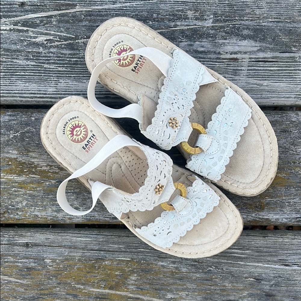 Earth Spirit White Scalloped Leather Sandals